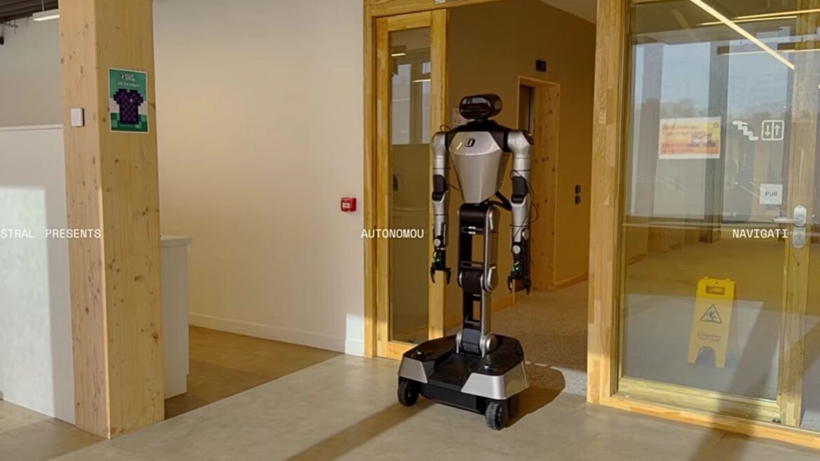 Mistral presenta RoboStral Navigate, un modelo para que los robots se orienten con una sola cámara