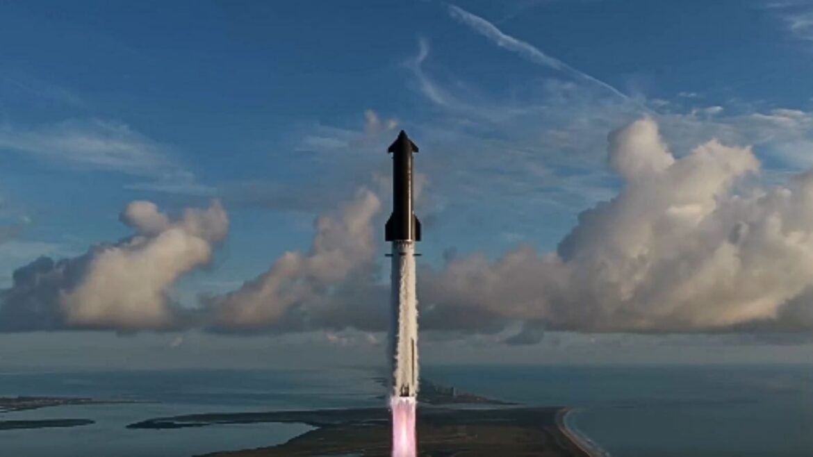 Starship alcanza órbita por primera vez y despliega 26 satélites Starlink V3